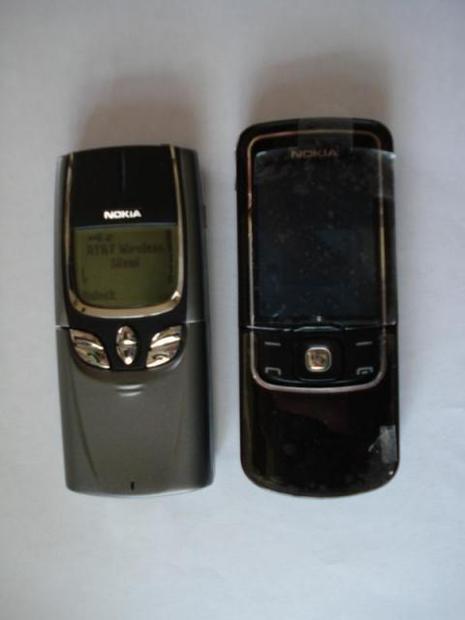 Nokia 8850 (balra), még volt stílusa